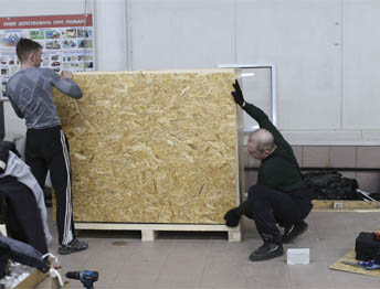 Фото Упаковка оборудования в термоусадочную пленку и изготовление жесткой глухой обрешетки #127