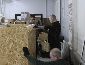 Фото Упаковка оборудования в термоусадочную пленку и изготовление жесткой глухой обрешетки #134