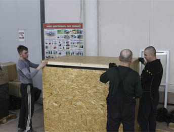 Фото Упаковка оборудования в термоусадочную пленку и изготовление жесткой глухой обрешетки #136